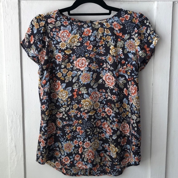 Loft Floral Button Back Top with Split Overlapping Flutter Sleeves - Picture 3 of 8